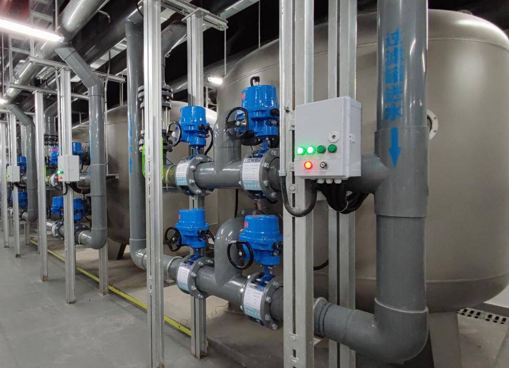 廣東聯(lián)盛36年專業(yè)泳池設(shè)備廠家<strong></p>
<p>泳池設(shè)備
</strong>，以技術(shù)贏得客戶信任:泳池設(shè)備
