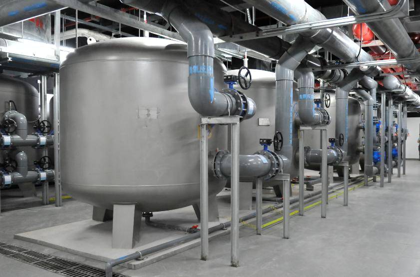 廣東聯(lián)盛36年專業(yè)泳池設(shè)備廠家<strong></p>
<p>泳池設(shè)備
</strong>，以技術(shù)贏得客戶信任:泳池設(shè)備
