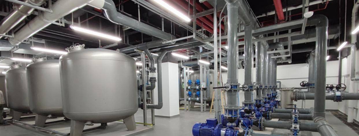 廣東聯(lián)盛36年專業(yè)泳池設(shè)備廠家<strong></p>
<p>泳池設(shè)備
</strong>，以技術(shù)贏得客戶信任:泳池設(shè)備
