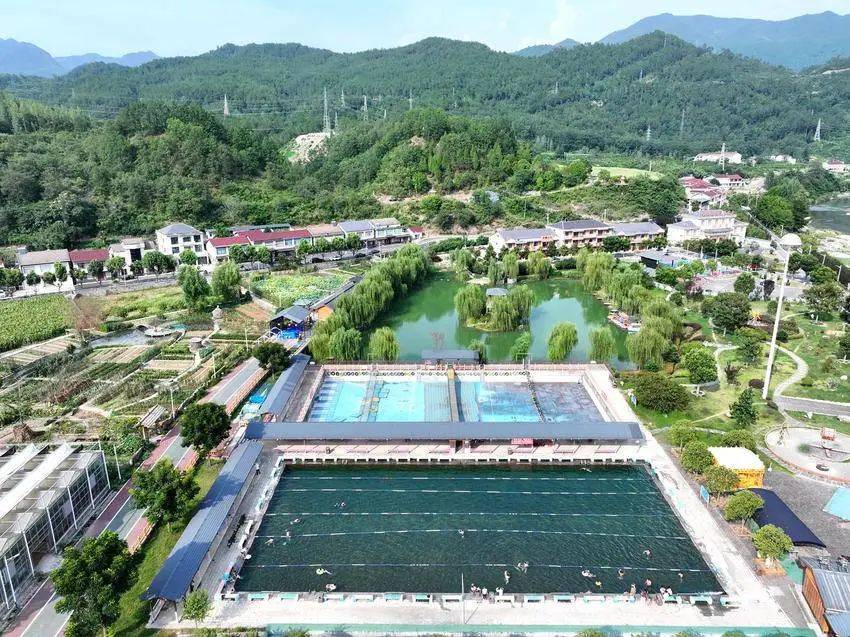 安全課開(kāi)進(jìn)游泳池<strong></p>
<p>游泳池</strong>！?？悼椑梧l(xiāng)村兒童防溺水防護(hù)網(wǎng):游泳池