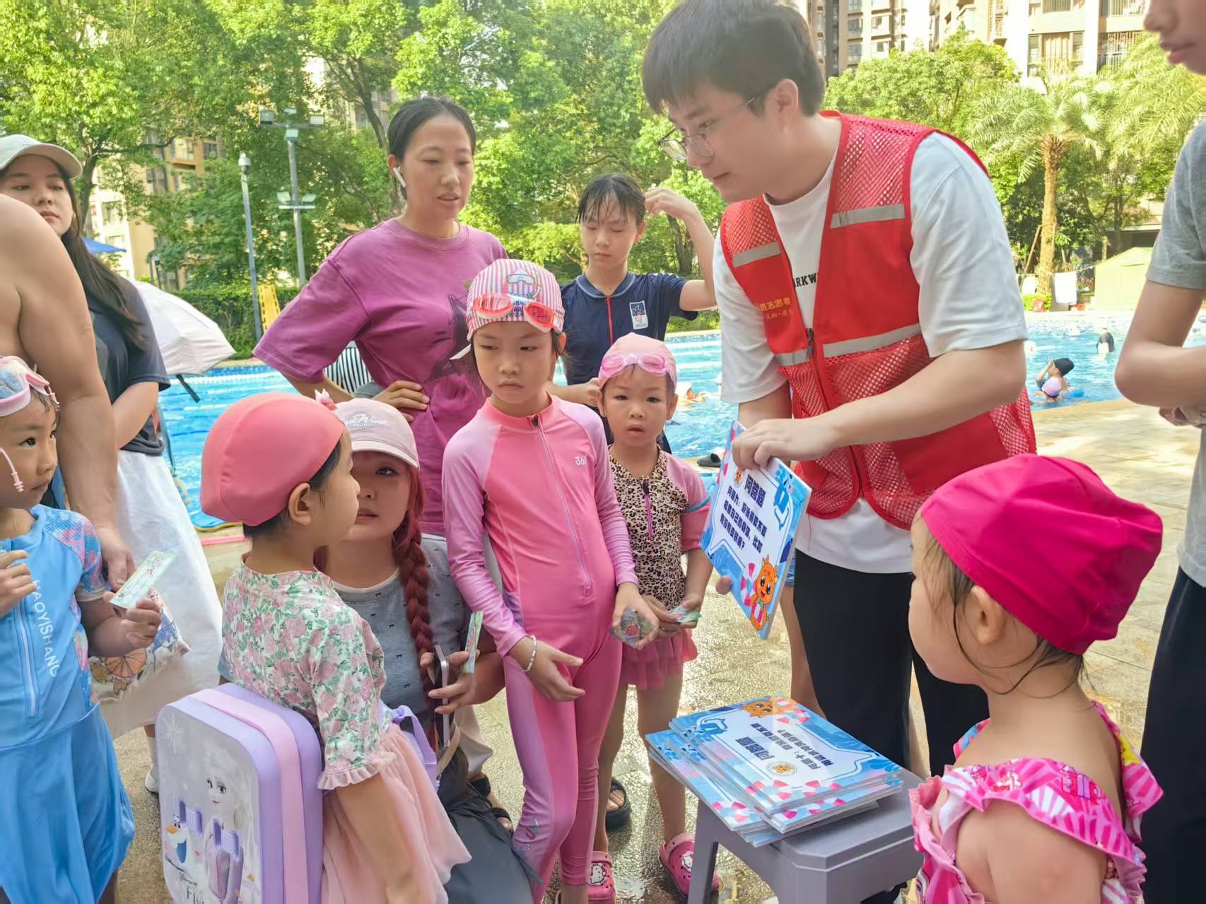 提升公眾安全意識<strong></p>
<p>游泳池</strong>！吉華公衛(wèi)中心舉辦“游泳池開放日”親子科普活動:游泳池