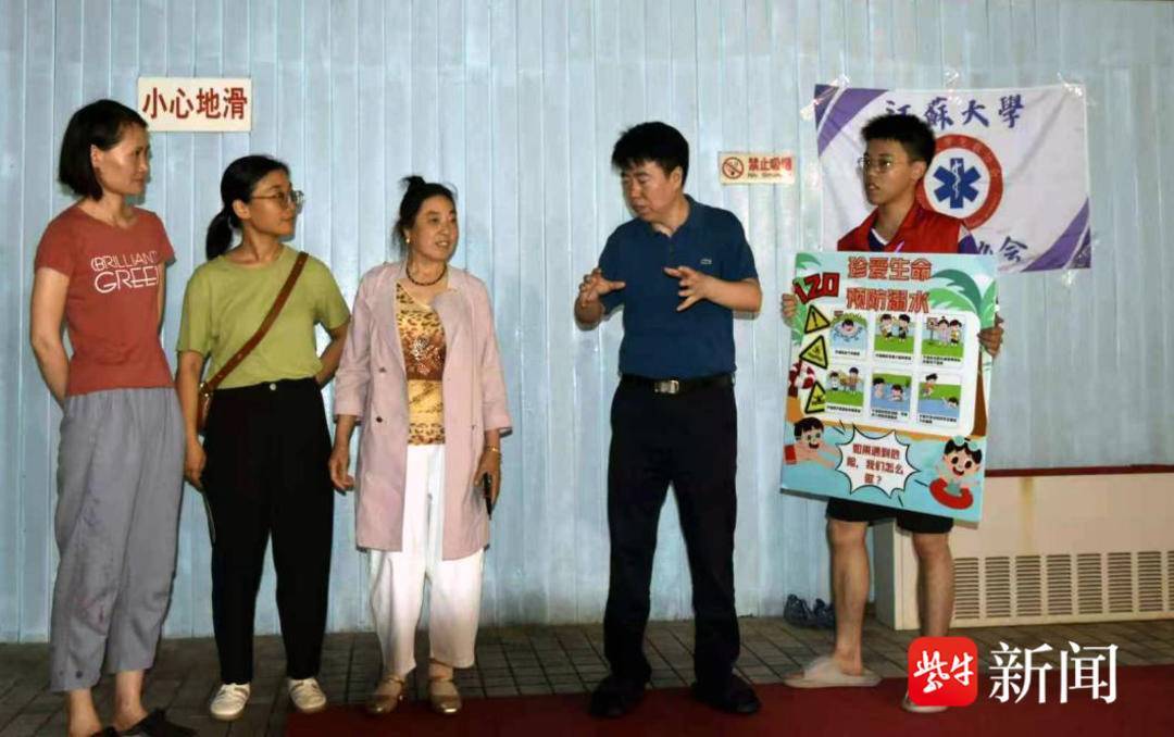 切實(shí)提升孩子們的防溺水安全意識(shí)世界預(yù)防溺水日<strong></p>
<p>游泳池</strong>，鎮(zhèn)江急救專家游泳池邊科普溺水急救技能:游泳池